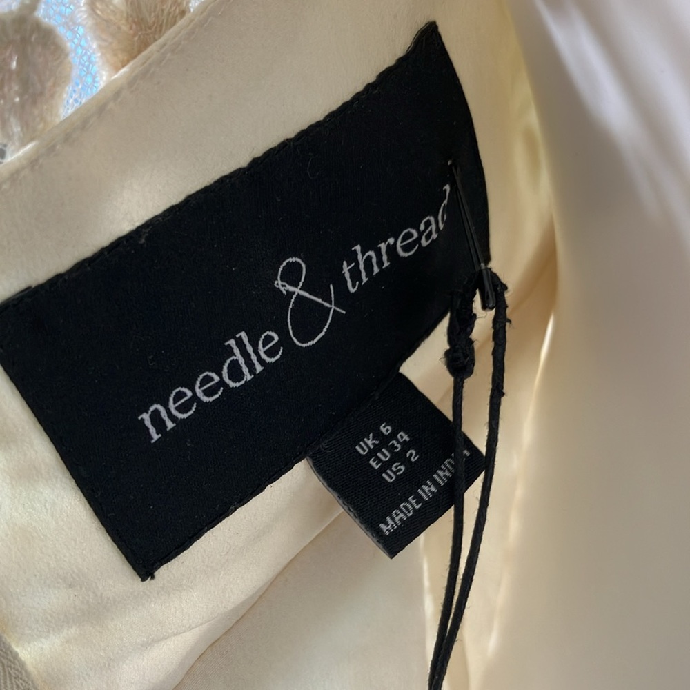 Needle & Thread Francine Lace gown in champagne pink color Size 2 NWT - Picture 11 of 14